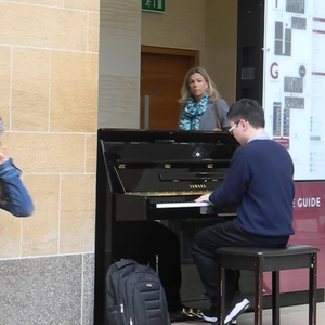 国产乱XX乂XXX交
